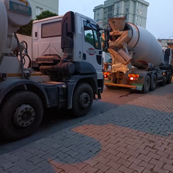 Ak Beton Mikserinden Aracımın Üzerine Dökülen Harç