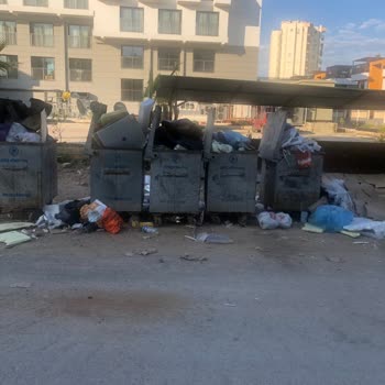 Antalya Muratpaşa Belediyesi Güzeloba Mahallesi'nde Çöp Sorunu