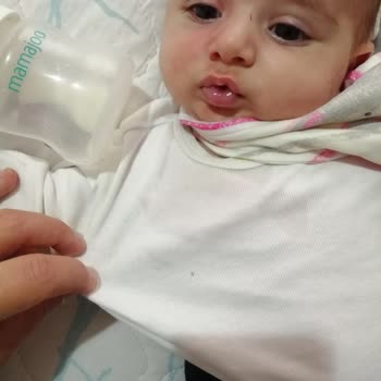 Mamajoo Biberon Akıtıyor Emziğinde Kalıntılar Oluştu