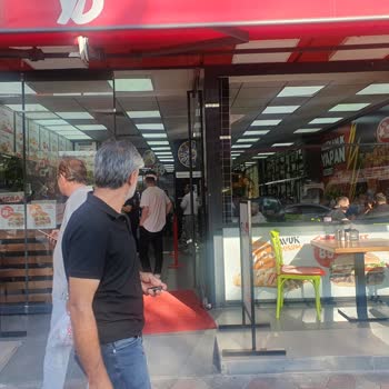 Sincan Yaprak Dönercisi Müşterisini Önemsemiyor. Oldukça Kabalar.