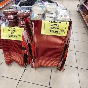 Happy Center Peynirler Dışarıda Bekletiliyor