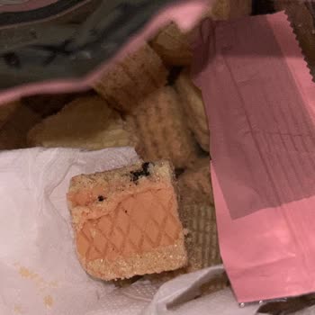 Aldiva Luxens Wafers Bites İçinden Böcek Çıktı