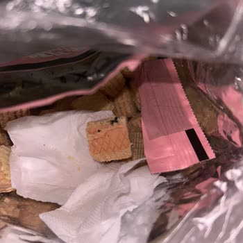 Aldiva Luxens Wafers Bites İçinden Böcek Çıktı