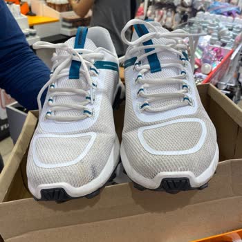 FLO Ayakkabı'dan Aldığım Lumberjack Marka Beyaz Ayakkabıda Oluşan Lekeler