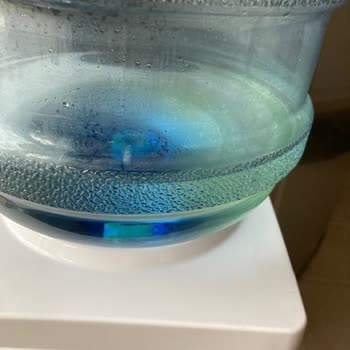 Karacakaya Su Firmasının Damacanasında Bulunan Yosun Ve Birikintiler