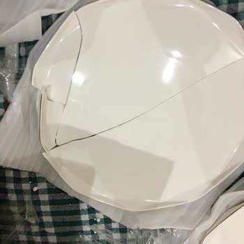 Şimal AVM Mağaza Yüzünden Ürünü İade Yapamıyorum Ürünler Hep Kırık