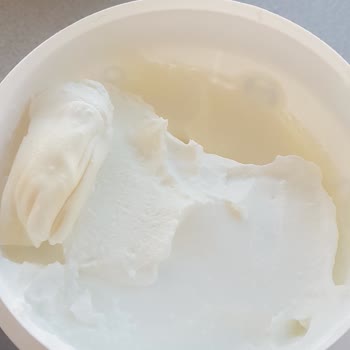 İçim Süzme Yoğurt Ekşimiş Kesik Kesik Gözüküyor