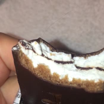 Marketten Alınan Kinder Pingui Paketinde Saç Kılı Bulunması