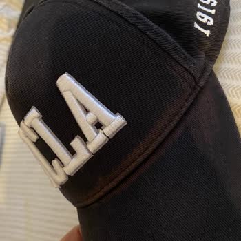 Ucla Marka Şapka Güneşten Soldu