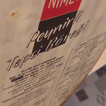 A101 Nimet Peynirli Tepsi Böreğinden İp Çıkması