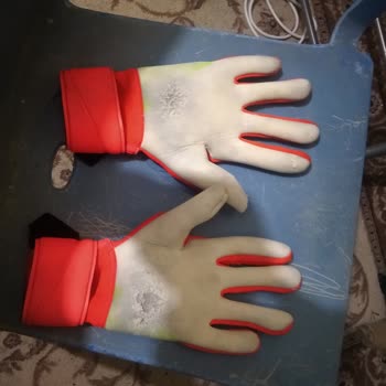 Adidas'tan Aldığım Eldiven 20 Günde Yıprandı