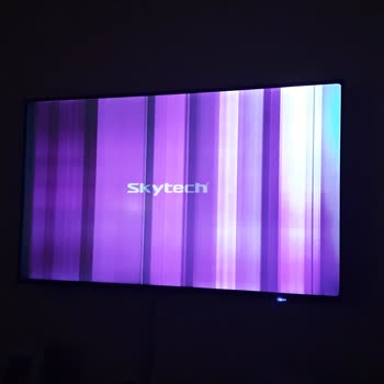Skytech Ekran Gitti Durup Dururken Kendi Kendine Renkten Renge Giriyor