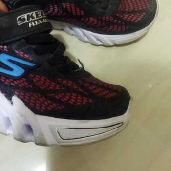 Skechers Ürünün Arkasında Durmuyor