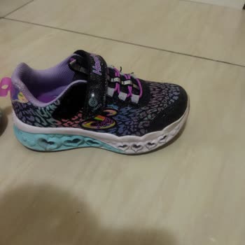 Skechers Ürünün Arkasında Durmuyor