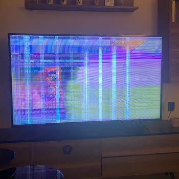 Vestel Güncelleme Sonrası TV Ekranın Kırılmış Gibi Görüntü Vermesi