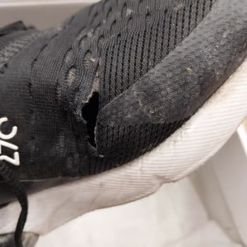 Nike Ayakkabı 3 Ayda Kullanılmaz Hale Geldi