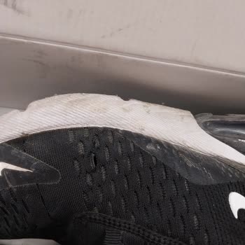 Nike Ayakkabı 3 Ayda Kullanılmaz Hale Geldi