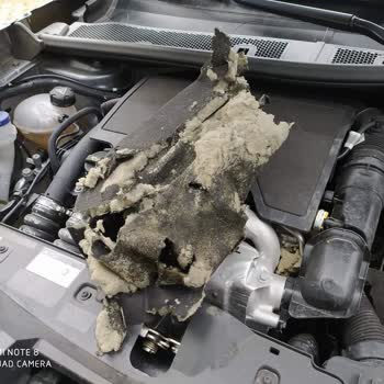 Peugeot 2008 Kaput İzolatörü