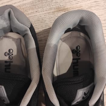 Hummel Ayakkabı Topukta Aşırı Çökmeler Oldu Ve Çok Kalitesiz Bir Ürün