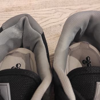 Hummel Ayakkabı Topukta Aşırı Çökmeler Oldu Ve Çok Kalitesiz Bir Ürün