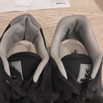 Hummel Ayakkabı Topukta Aşırı Çökmeler Oldu Ve Çok Kalitesiz Bir Ürün