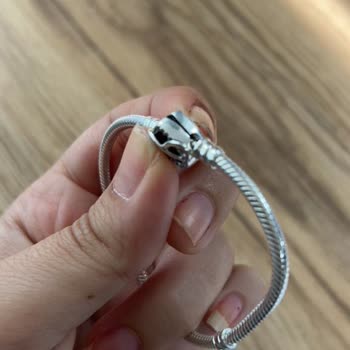 Pandora Mücevher Pandora Bilekliğin Klipsli Kısmının Bozuk Olarak Verilmesi.