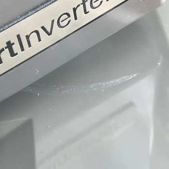 Arçelik Buzdolabı Menteşe Kısmı Çizik ve Ses Çıkarıyor