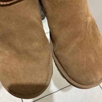 Ves Deri Ugg Bot Süetinde Ve Şeklinde Bozulma