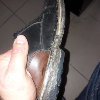 FLO Ayakkabı Tabanı Delindi Yanları Yırtıldı