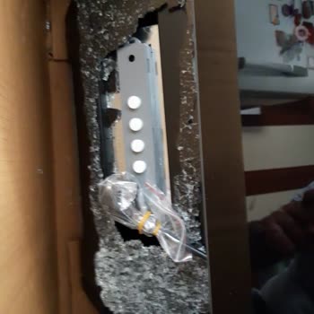 Kumtel Davlumbazın Ekran Camı Kırık