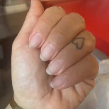 Ebru Elaldı Beauty Studio Tırnak Hüsranı!