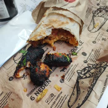 Dürümle Kömüre Dönmüş Tavuklar