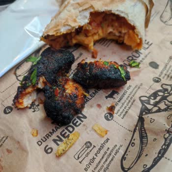Dürümle Kömüre Dönmüş Tavuklar