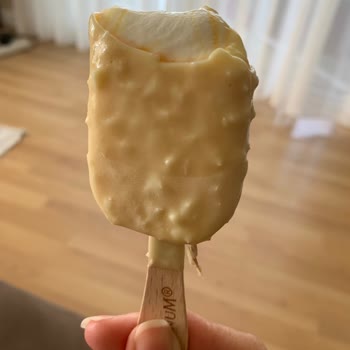 Algida Magnum Double'un İçinde Tahta Parçası!