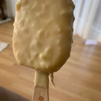 Algida Magnum Double'un İçinde Tahta Parçası!