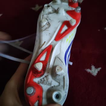 adidas Krampon Vidası Düştü