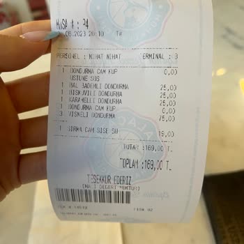 Alaçatı Muhallebicisi Dondurmada Cam Çıktı