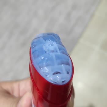 Old Spice Deodorant Kullanım Esnasında Parçalanıyor