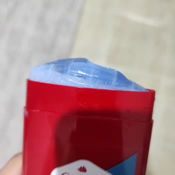 Old Spice Deodorant Kullanım Esnasında Parçalanıyor