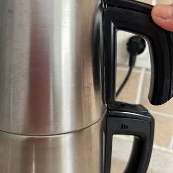 Tefal Çay Makinesi İki Kulpta Çıktı