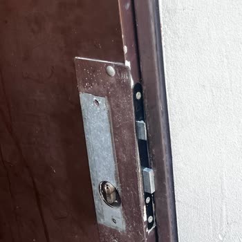 Booking.com Görselde Yayınladığı Apartın Gerçeği İle Farklılığı