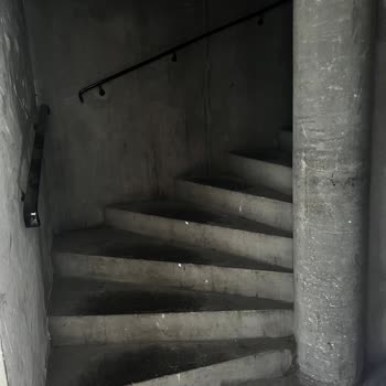 Booking.com Görselde Yayınladığı Apartın Gerçeği İle Farklılığı