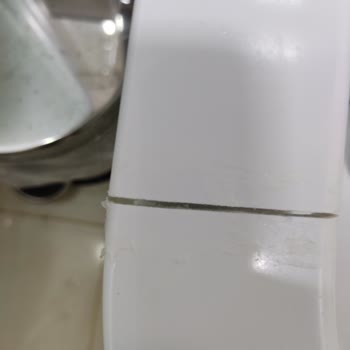 Seramiksan Klozet Kapağı Kırıklığı