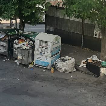 Esenyurt Belediyesi Temizlik Ve Çöp Konteyner Sorunları