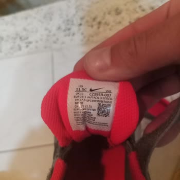 Nike Manisa Volkan Spor Mağazası Sattığı Malın Arkasında Durmuyor