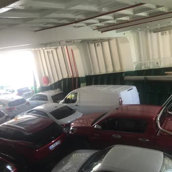 Yavuz Naz Gemisi Gemiyi Öyle Bir Dolduruyorlar Araçlar Zarar Veriyorlar