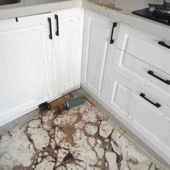 Stanley Termos Elimde Patladı