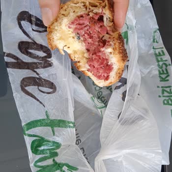 Ege Tat Kahvaltı & Pasta Gıda (poğaça, Simit Vb.) İçerisinde Sinek Böcek Vs Çıkması