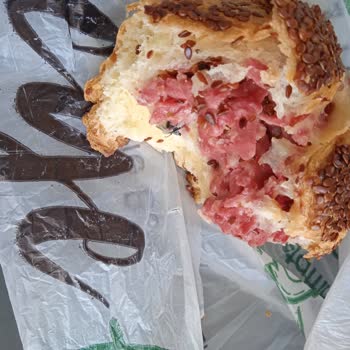 Ege Tat Kahvaltı & Pasta Gıda (poğaça, Simit Vb.) İçerisinde Sinek Böcek Vs Çıkması