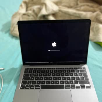 Apple Macbook M1 Piksel Kaybı